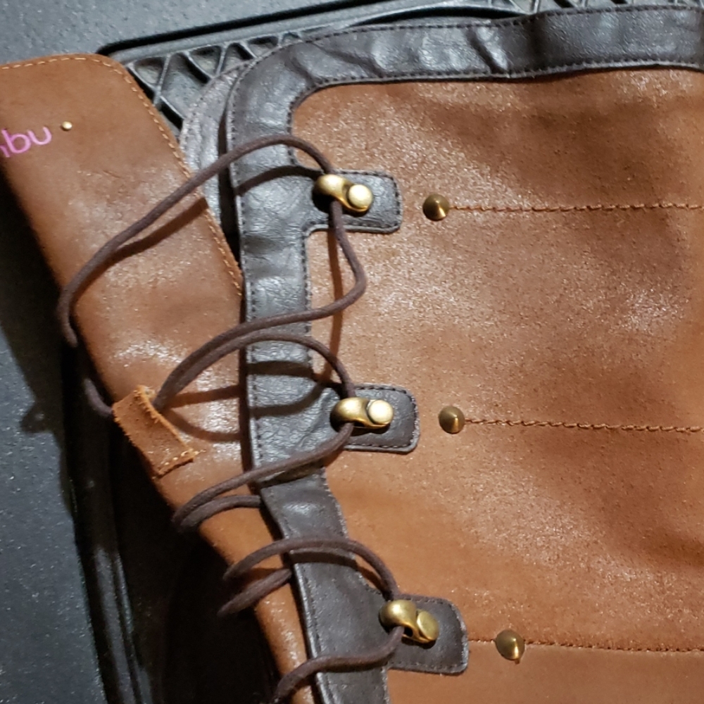 Boots - Picture 3 of 5